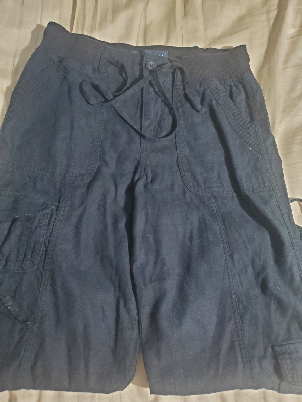 Aeropostale Black Cargo Capri Pants